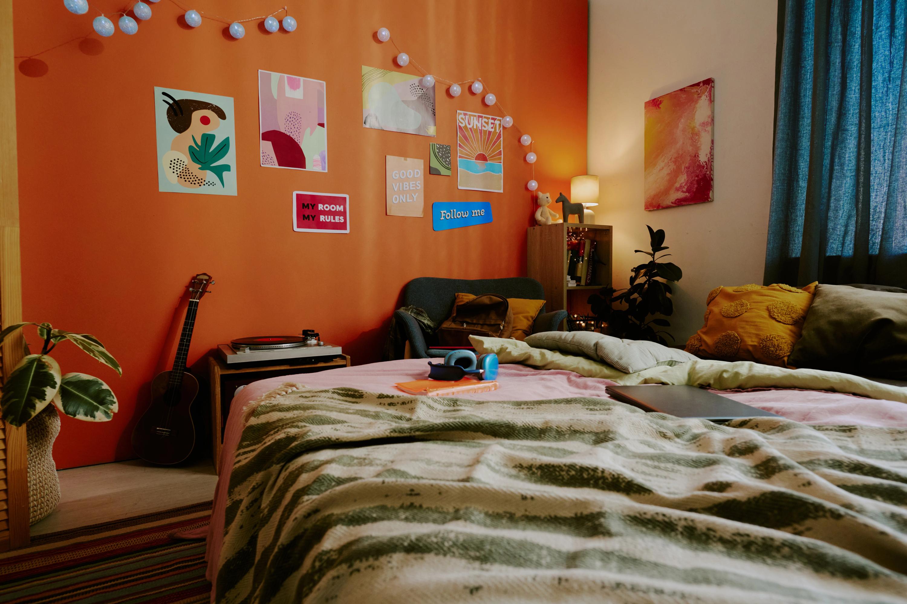 Orange room in Authentic Mansion image 1