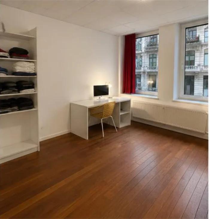 Student Room with Private Bathroom in Antwerp Center image 2