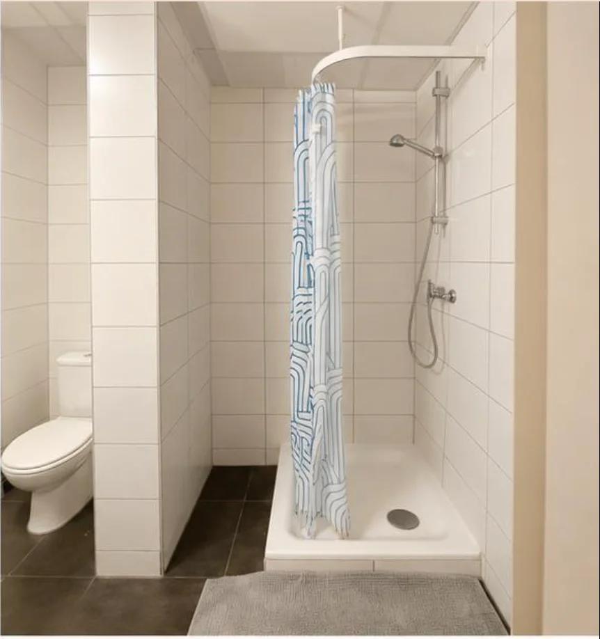 Student Room with Private Bathroom in Antwerp Center image 5