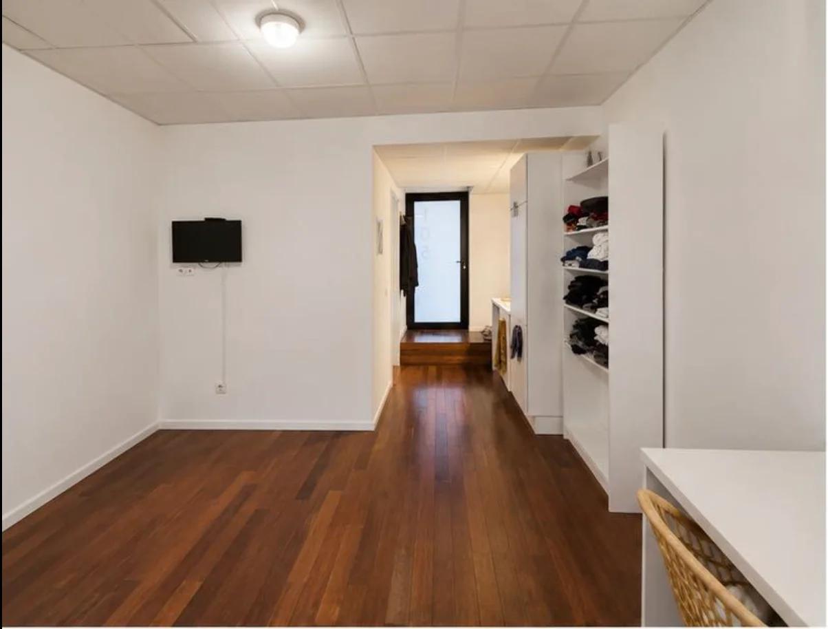 Student Room with Private Bathroom in Antwerp Center image 4