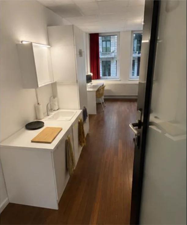 Student Room with Private Bathroom in Antwerp Center image 3