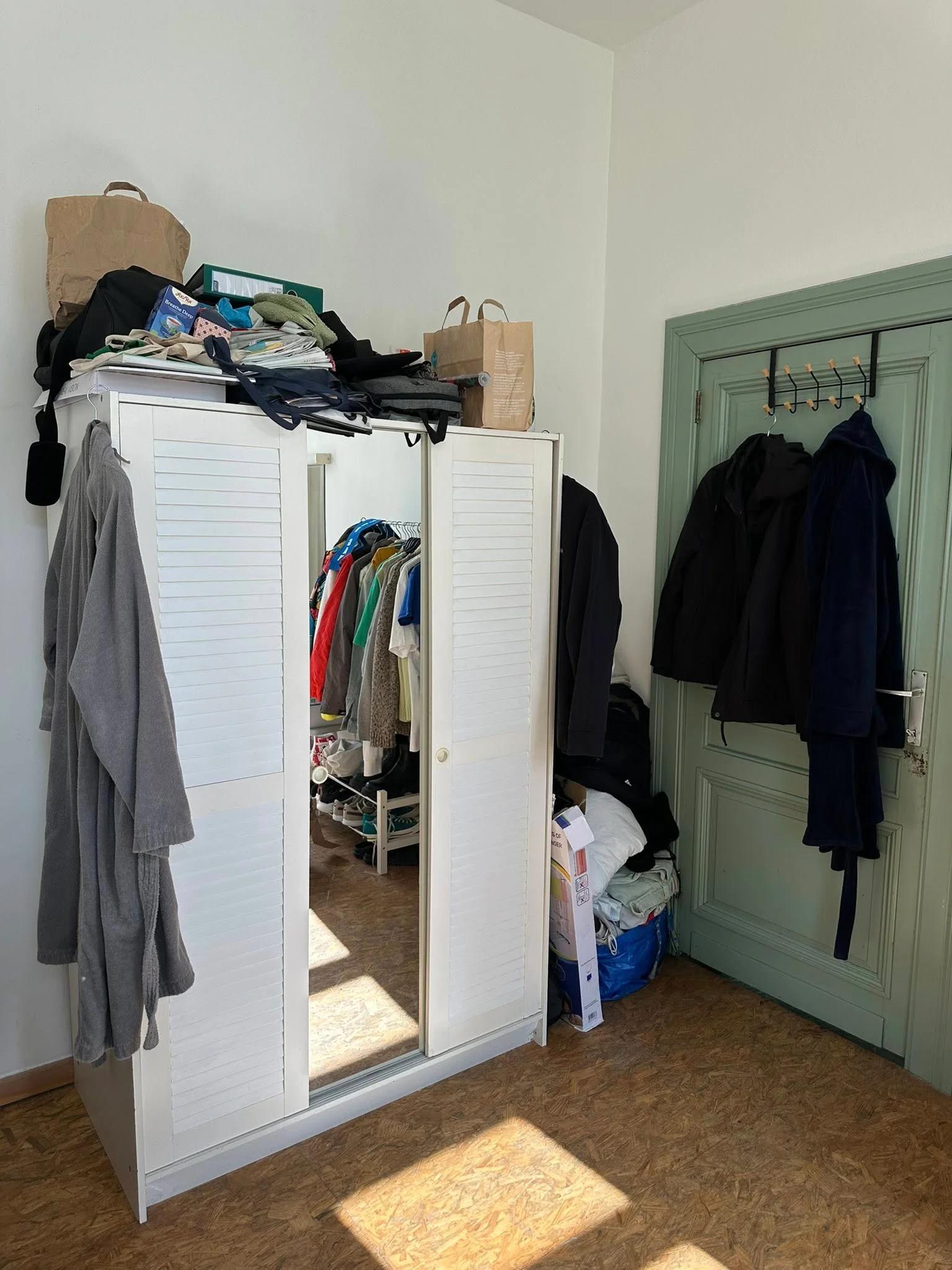 I’m looking for a student or young professional to take over my room. image 5