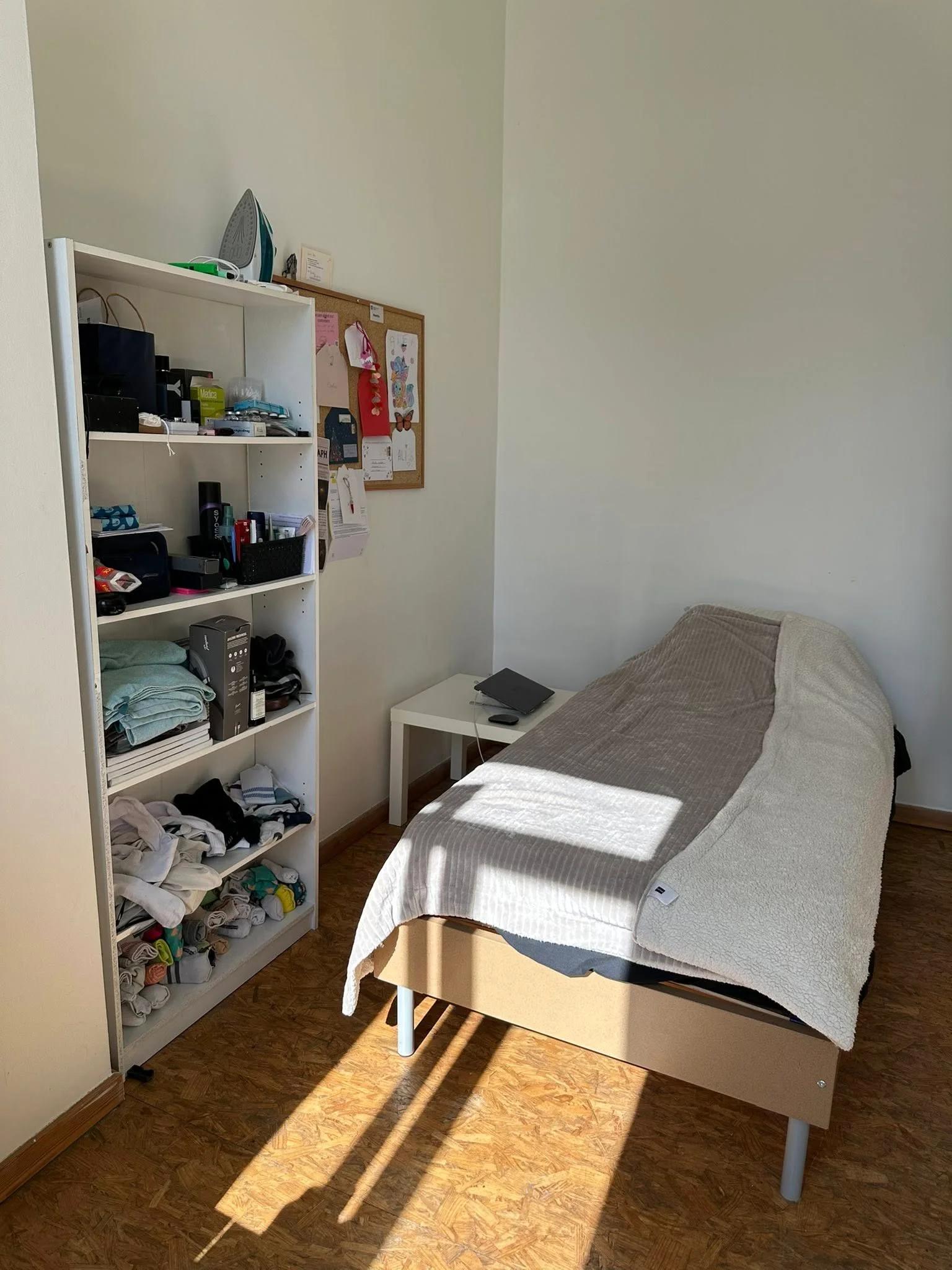 I’m looking for a student or young professional to take over my room. image 6