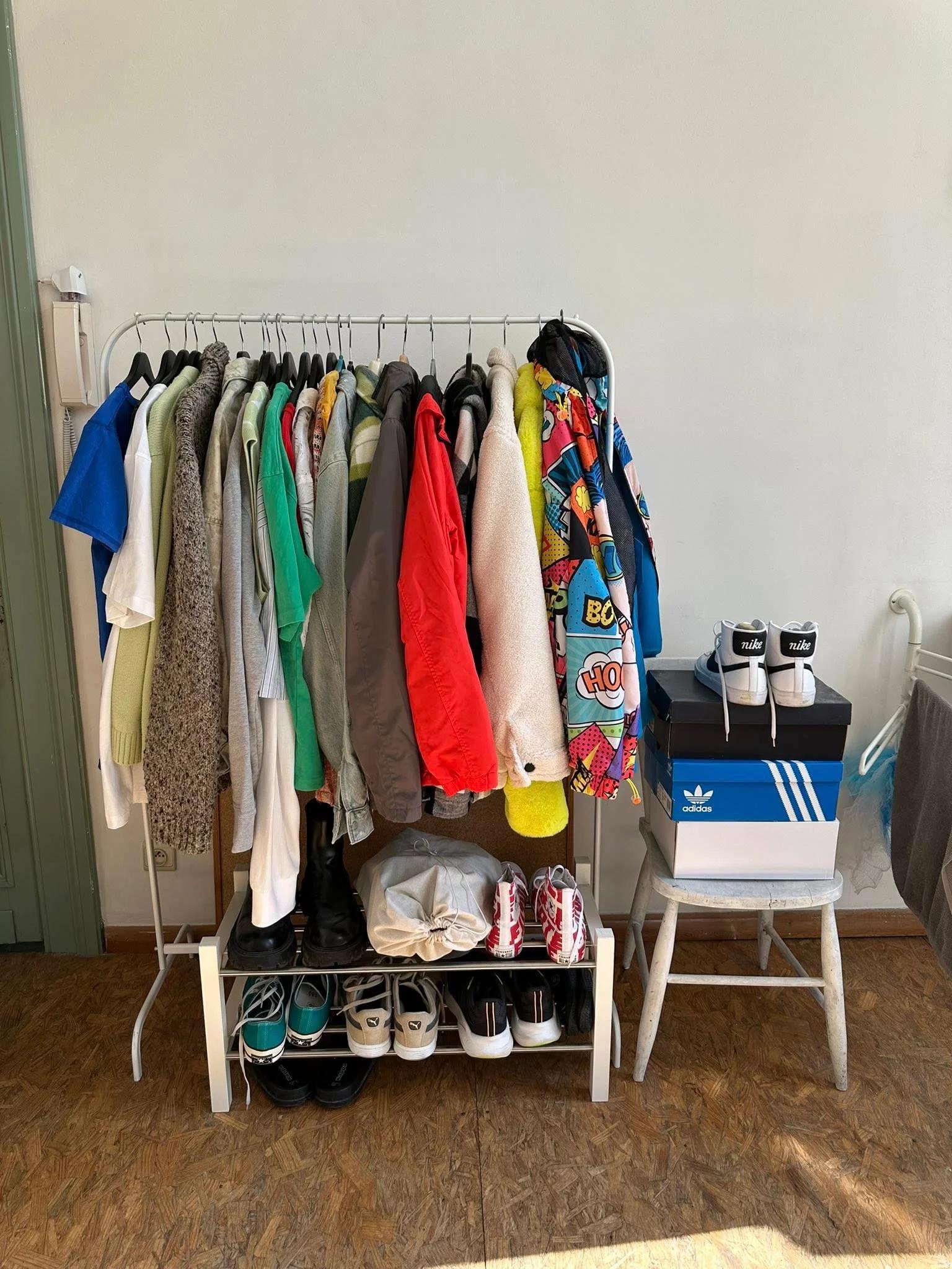 I’m looking for a student or young professional to take over my room. image 4